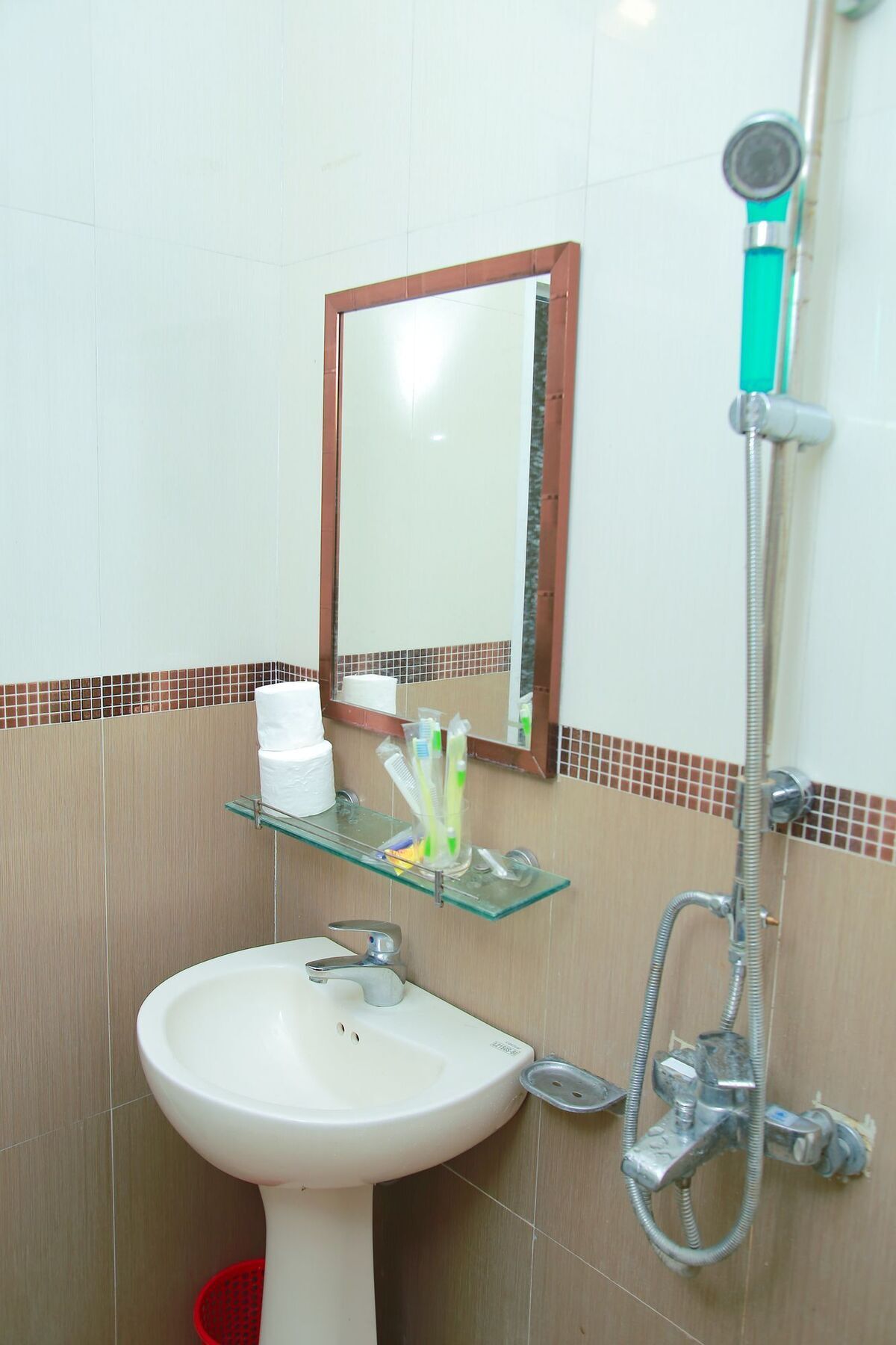 Reddoorz Near Hanoi Railway Station المظهر الخارجي الصورة
